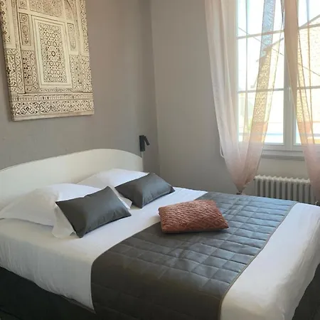 L'escale De La Gare Hotel 2*