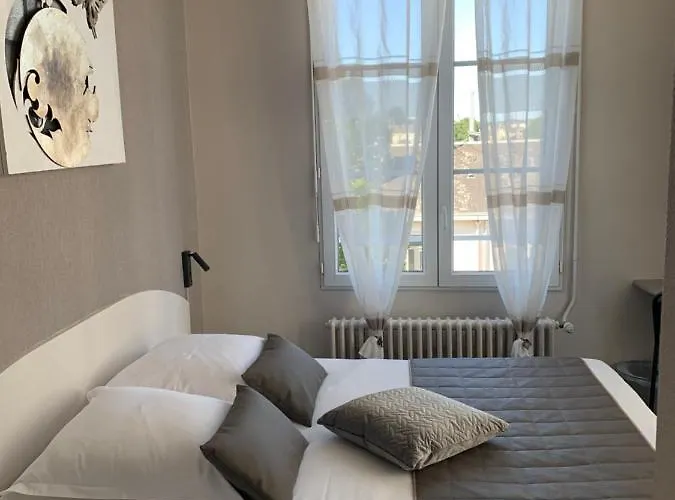 L'escale De La Gare 2* 쏘뮤흐